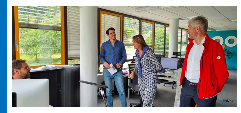 Isabelle VALENTIN & Laurent WAUQUIEZ dans le service digital du Groupe Rondy.