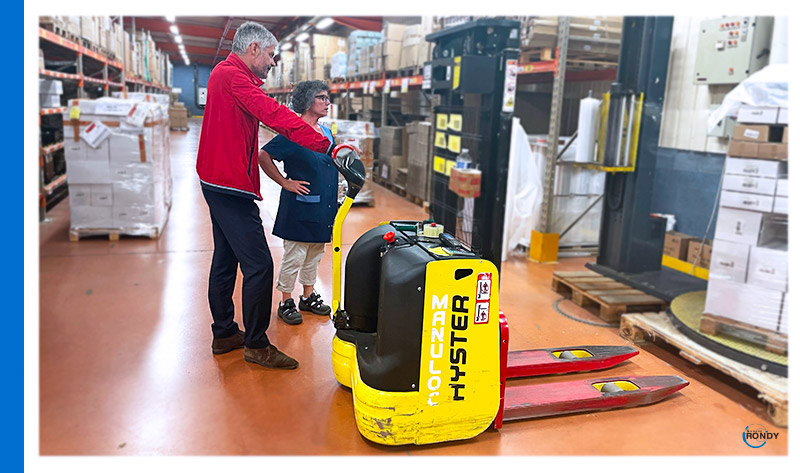 Laurent WAUQUIEZ dans l'atelier du Groupe Rondy.